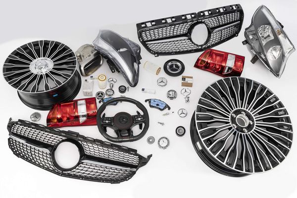 Foto: Mercedes-Benz - Das Spektrum gefälschter Bauteile mit falscher Mercedes-Identität ist groß